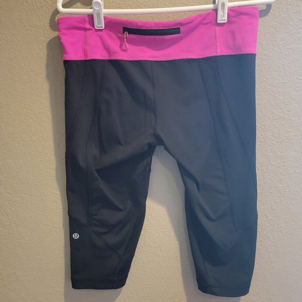 Lululemon Athletica Flow and Grow Black Capri Yoga Pants Size 10